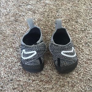 Nike Swoosh 1: heathered grey size 3